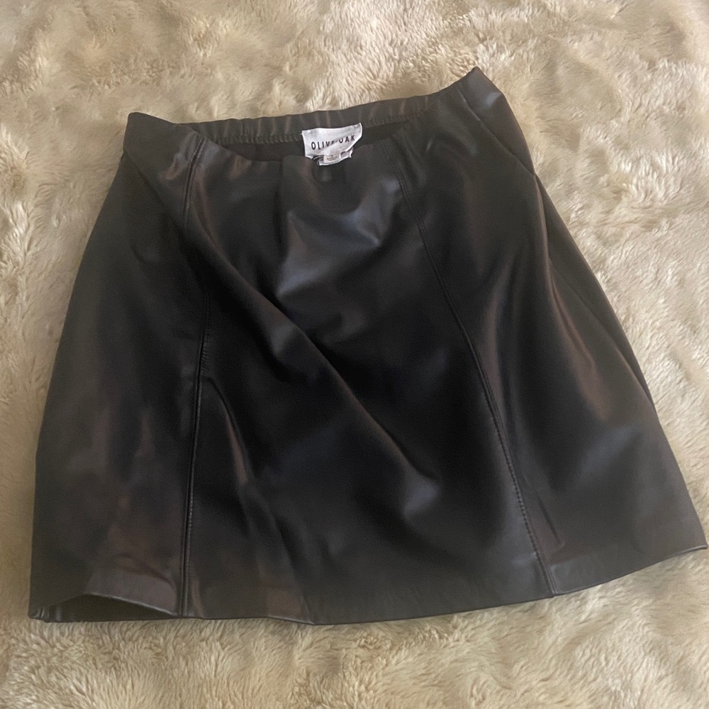 Olive & Oak Sleek Black Mini Skirt